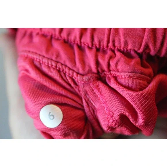 Lululemon Hotty Hot Shorts Tidal Trip Boom Juice Pink Tie Dye Size 6 H14857 - Picture 8 of 10
